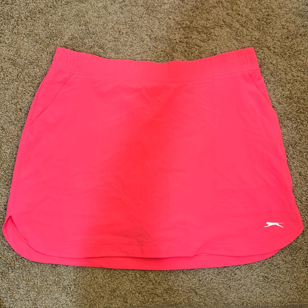 Slazenger Women's Tennis Skort in excellent condition color Hot Pink